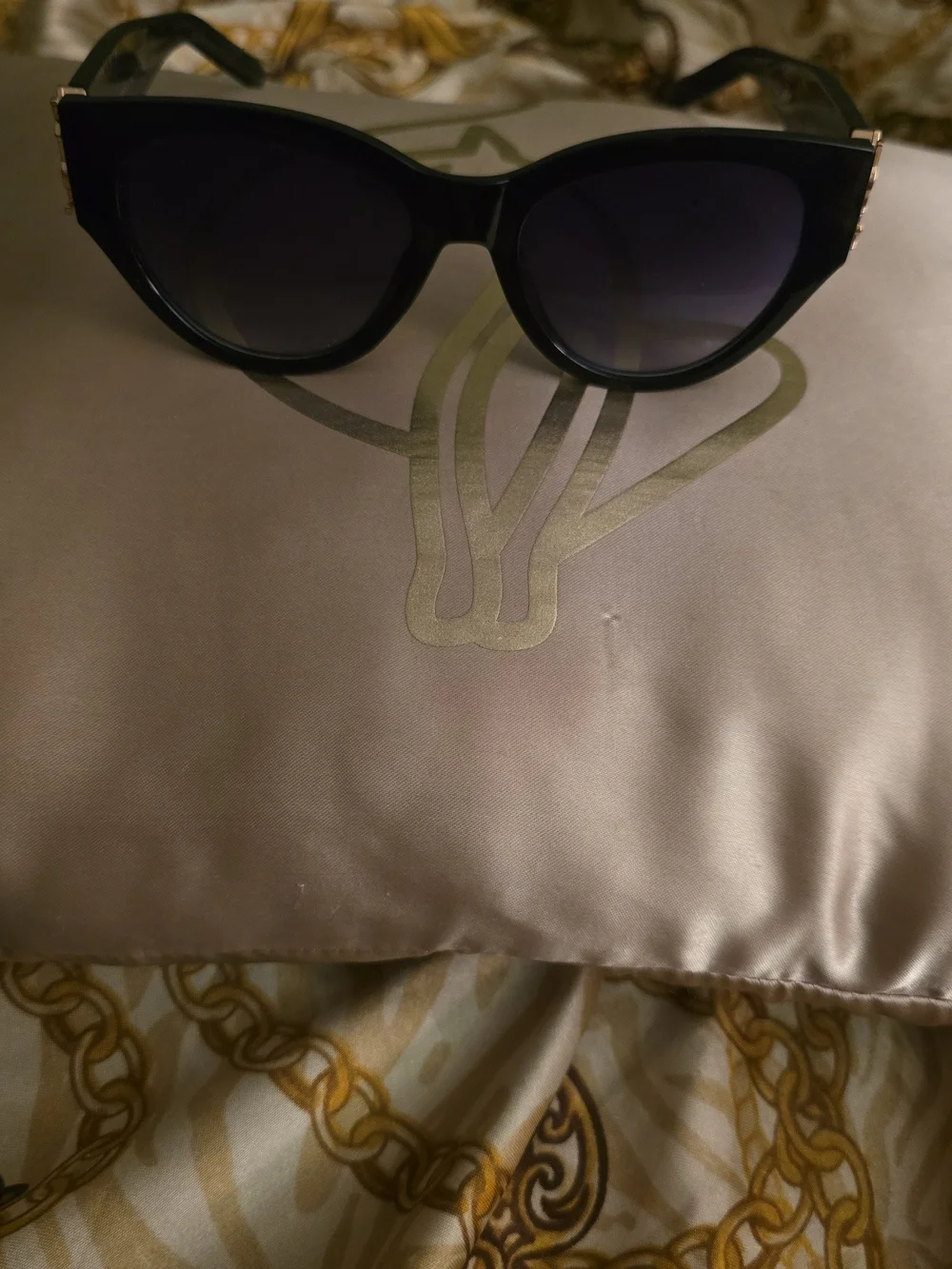 Black Cat-Eye Women's Sunglasses - Stylish Sun Protection